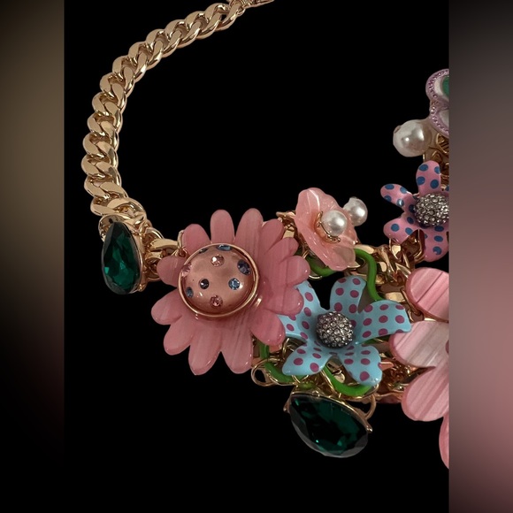 New BETSEY JOHNSON ENCHANTED DRAMA STATEMENT NECKLACE PASTEL MULTI - Picture 13 of 16